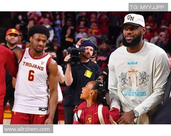 詹姆斯父子同台时刻即将到来布朗尼正式宣布参加NBA选秀