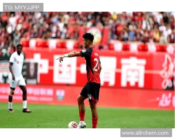 青岛红狮迎战重庆队争夺联赛关键三分的激烈对决